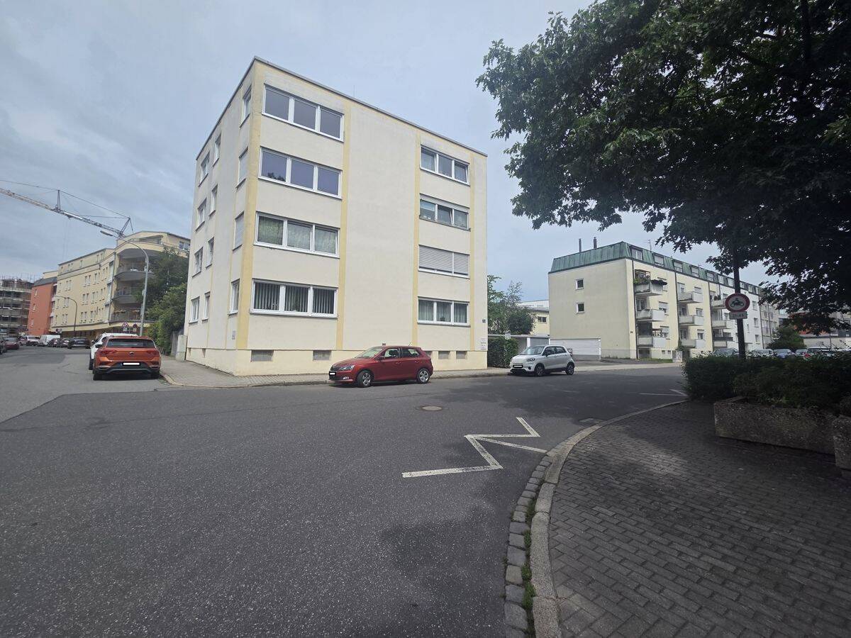 Charmante, sehr helle 2-Zimmer-Wohnung mit Garage direkt im Zentrum Weidens zu verkaufen!, 92637 Weiden i.d. OPf. (Weiden)