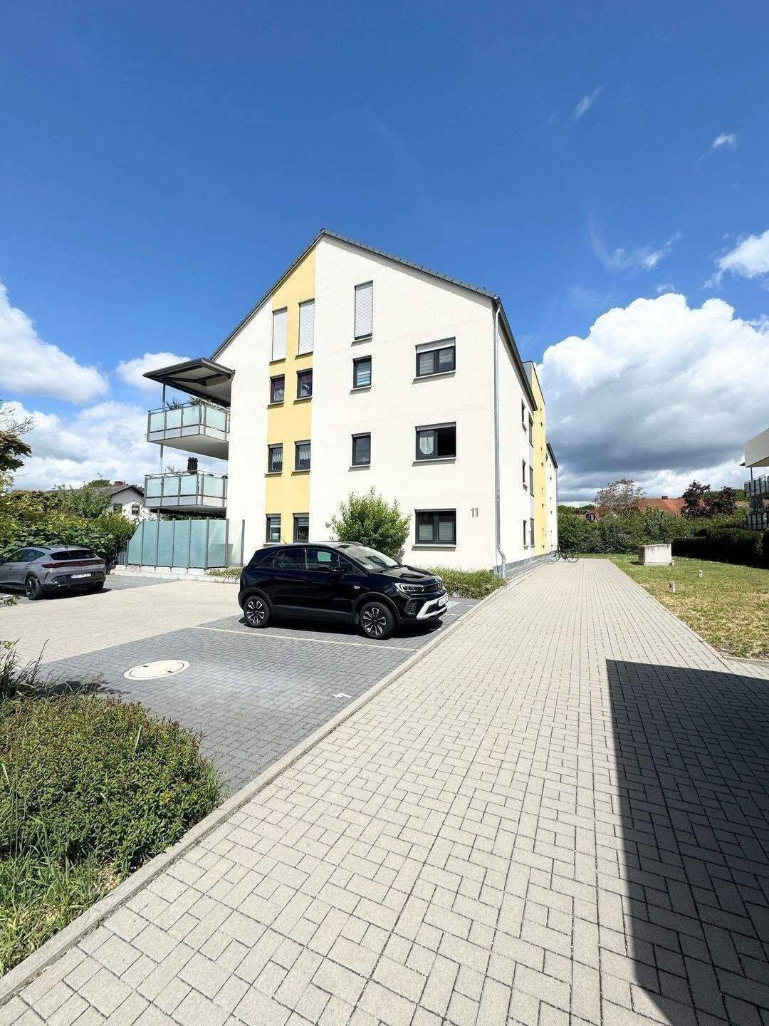 Einziehen & wohlfühlen – 3-Zimmerwohnung mit Gartenanteil & 2 Stellplätzen in begehrter Lage von Allersberg, 90584 Allersberg