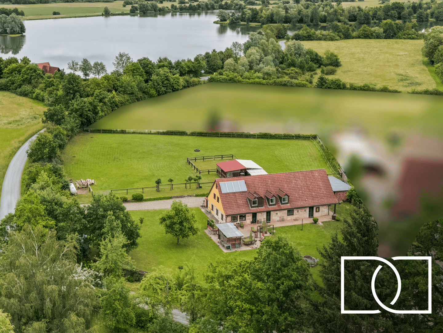 Traumlage am See! Kernsaniertes Anwesen mit Pferdekoppel und weitläufigem Grundstück, 95336 Mainleus