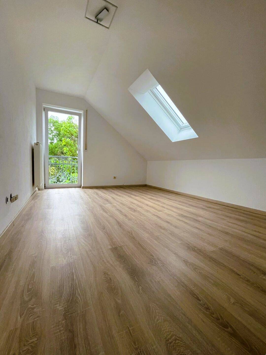 Neu sanierte DOPPELHAUSHÄLFTE mit großem Garten in Regensburg, 93057 Regensburg (Brandlberg-Keilberg Konradsiedlung-Wutzlhofen Reinhausen Sallern-Gallingkofen)