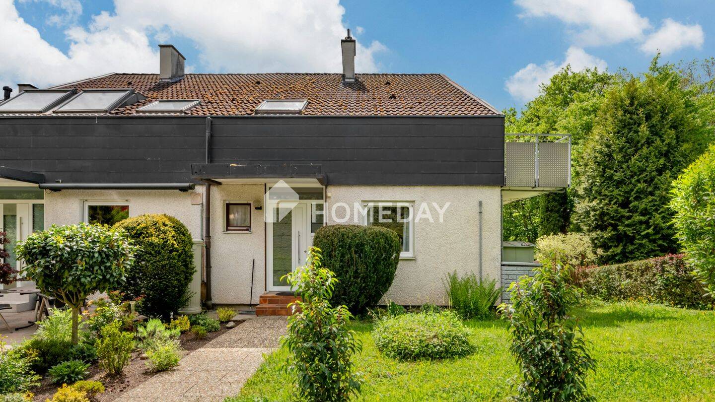 Großzügiges Reihenhaus in Endlage mit ca. 149 m² Wohnfläche und umliegenden Garten, 72631 Aichtal