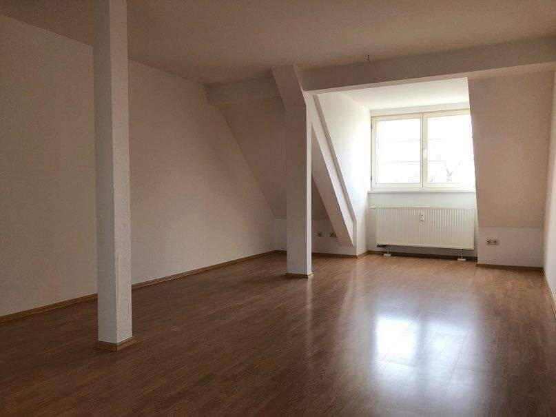 Besonderer Flair – Single-Wohnung im DG, 1257 Dresden (Großzschachwitz Leuben Lockwitz Niedersedlitz)
