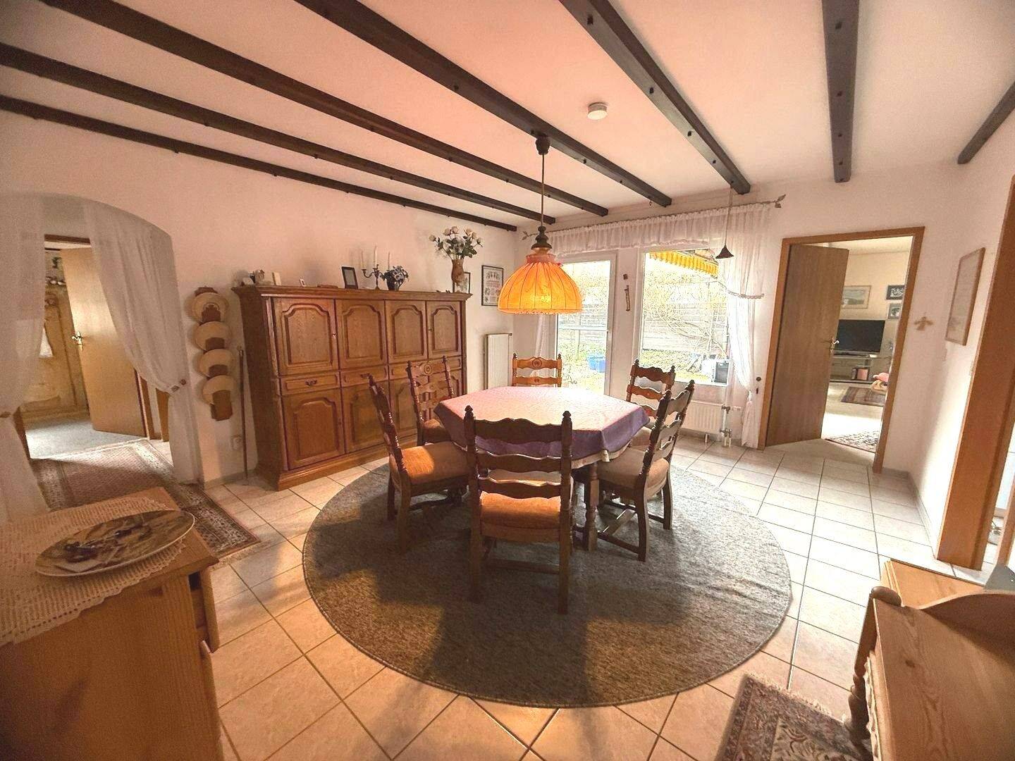 Winkelbungalow mit Wohlfühlcharakter | Ruhige Lage, schöner Garten, viel Platz, 97080 Würzburg (Altstadt Dürrbachau Grombühl Oberdürrbach Unterdürrbach)
