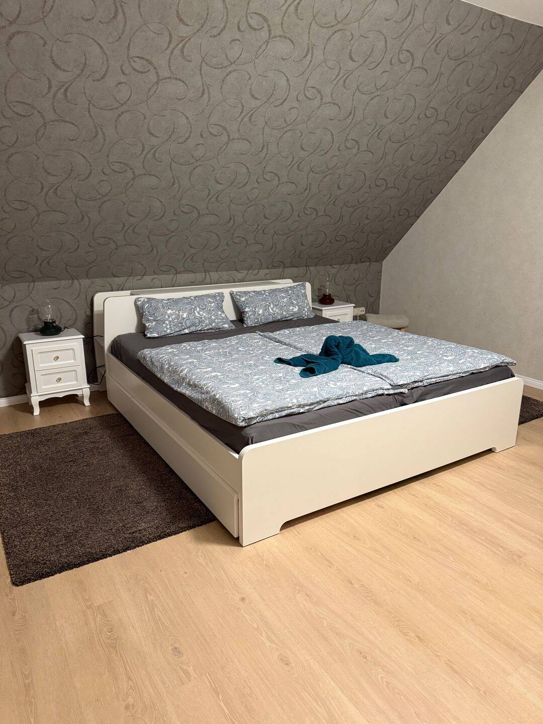 Ruhige moderne zentral gelegene 2-Zimmer-Wohnung möbliert 82qm, 27474 Cuxhaven