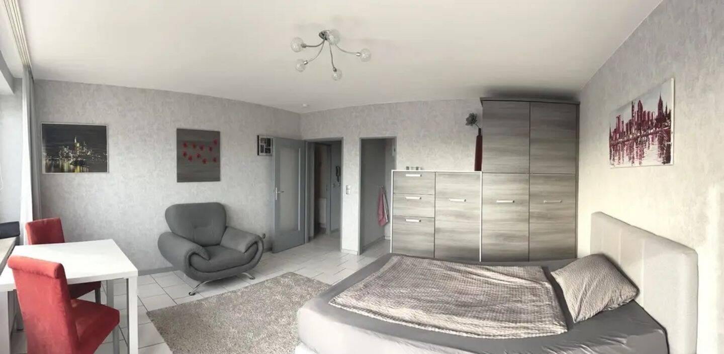 (Möblierte) Mini-Penthouse-Wohnung mit einzigartigem Balkon-Skyline-Blick, 60489 Frankfurt am Main (Rödelheim)