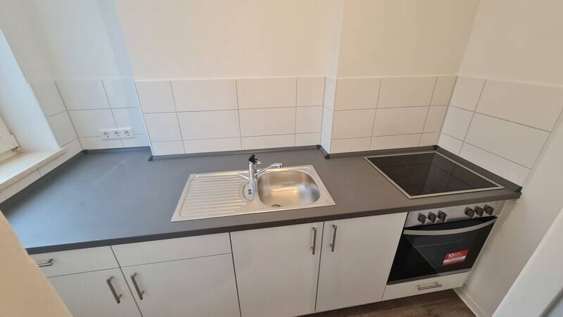 Ihre neue Wohnung: individuelle sanierte 2-Zimmer-Wohnung in Hafennähe (Single-Wohnung!), 24143 Kiel (Gaarden-Ost Gaarden-Süd)