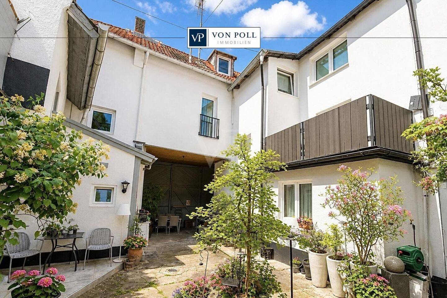 Hausteil einer Hofreite mit Balkon, 65719 Hofheim am Taunus
