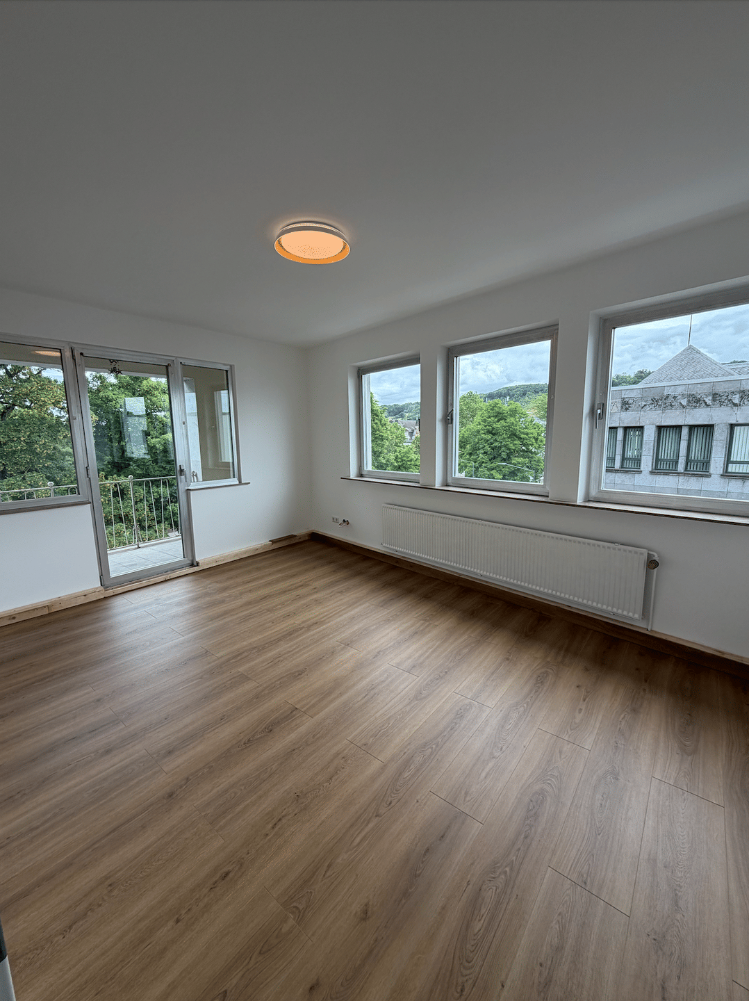 Frisch sanierte 3-ZKB mit Balkon in Top-Lage Trier, 54290 Trier (Innenstadt Trier-Süd)