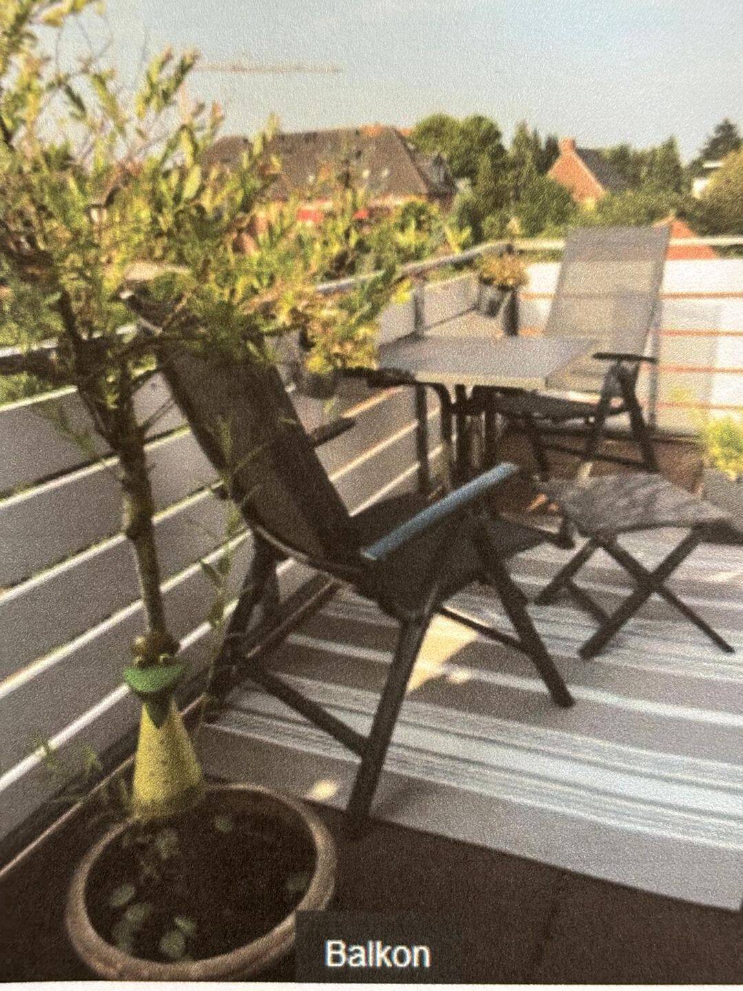 Sonnige 2 -Zimmer-DG-Wohnung mit Balkon und Stellplatz in Stuhr-Brinkum, 28816 Stuhr