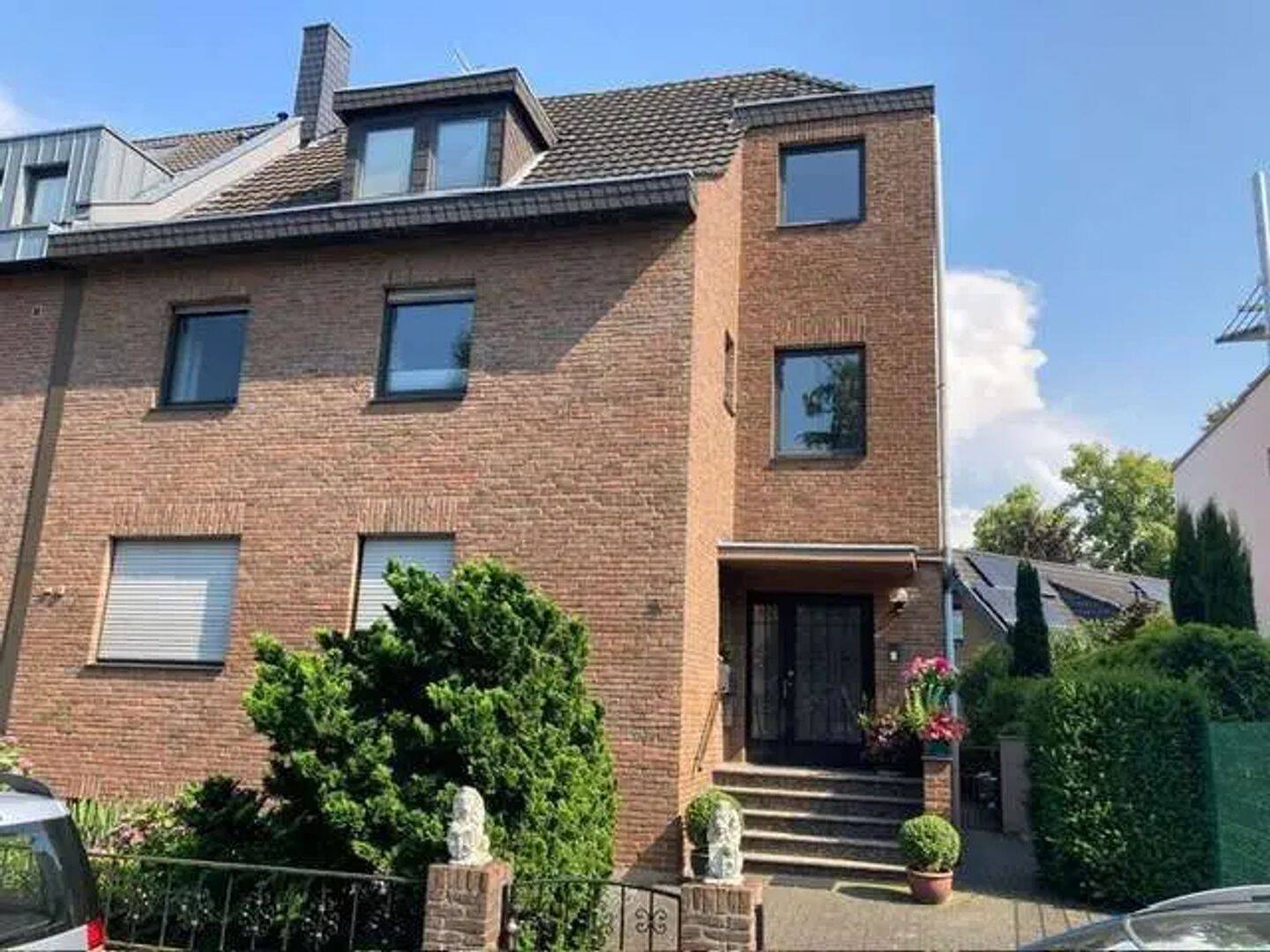 Mehrfamilienhaus nah am Rhein, 50996 Köln (Rodenkirchen Hahnwald Marienburg Weiß)
