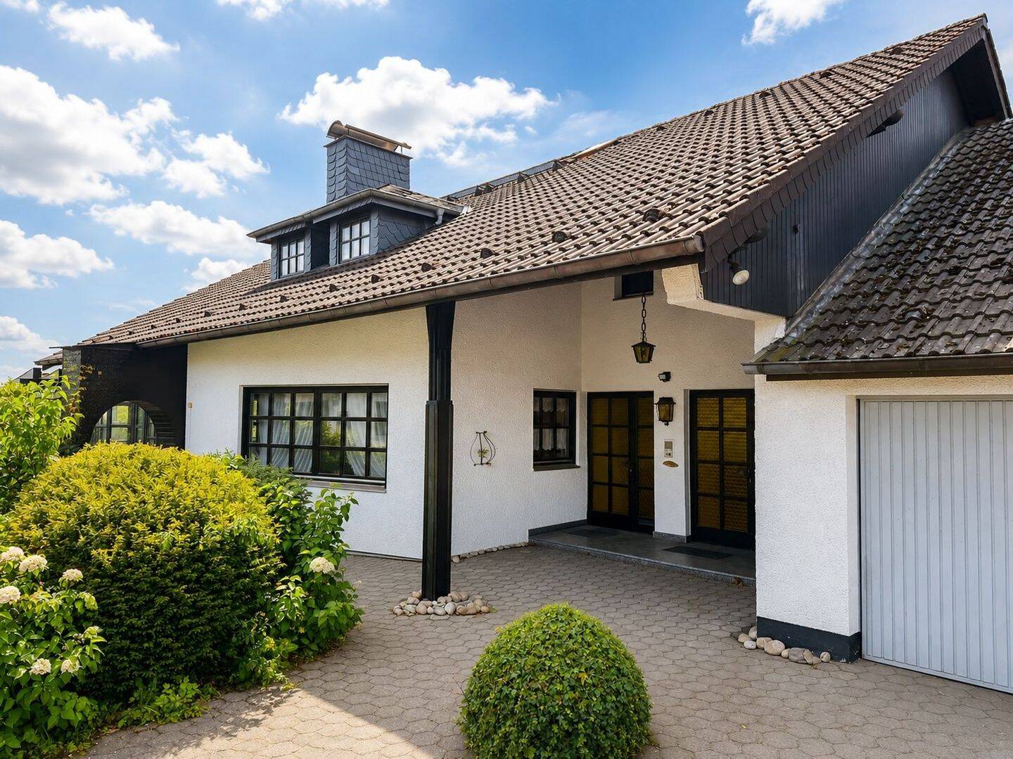 Ein Zuhause mit Möglichkeiten – Wohnen, Vermieten, Weiterdenken – Zweifamilienhaus in Fulda, 36039 Fulda