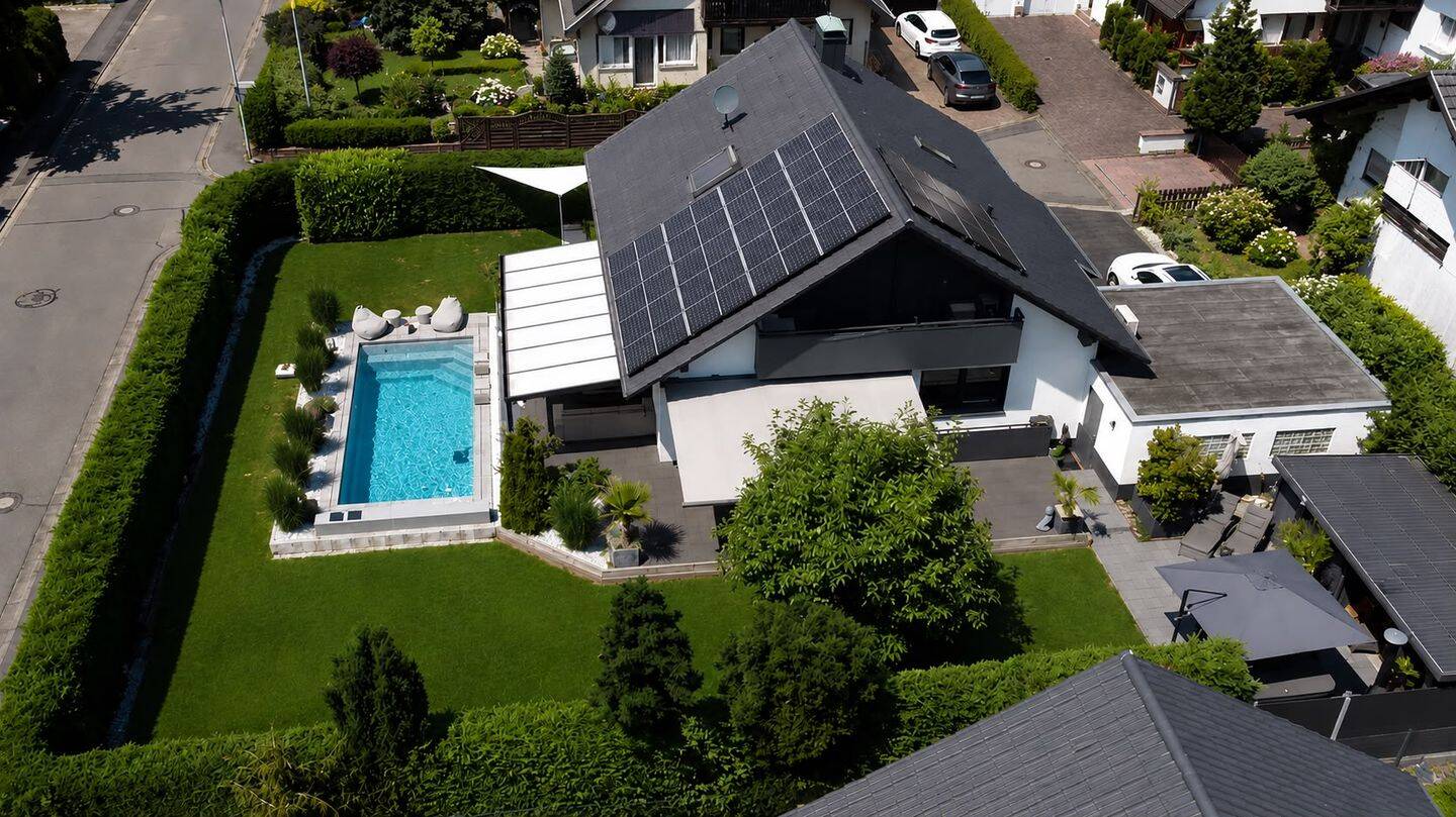 Exclusives Wohnen mit Pool in ruhiger und Blick geschützter Lage von Großostheim, 63762 Großostheim