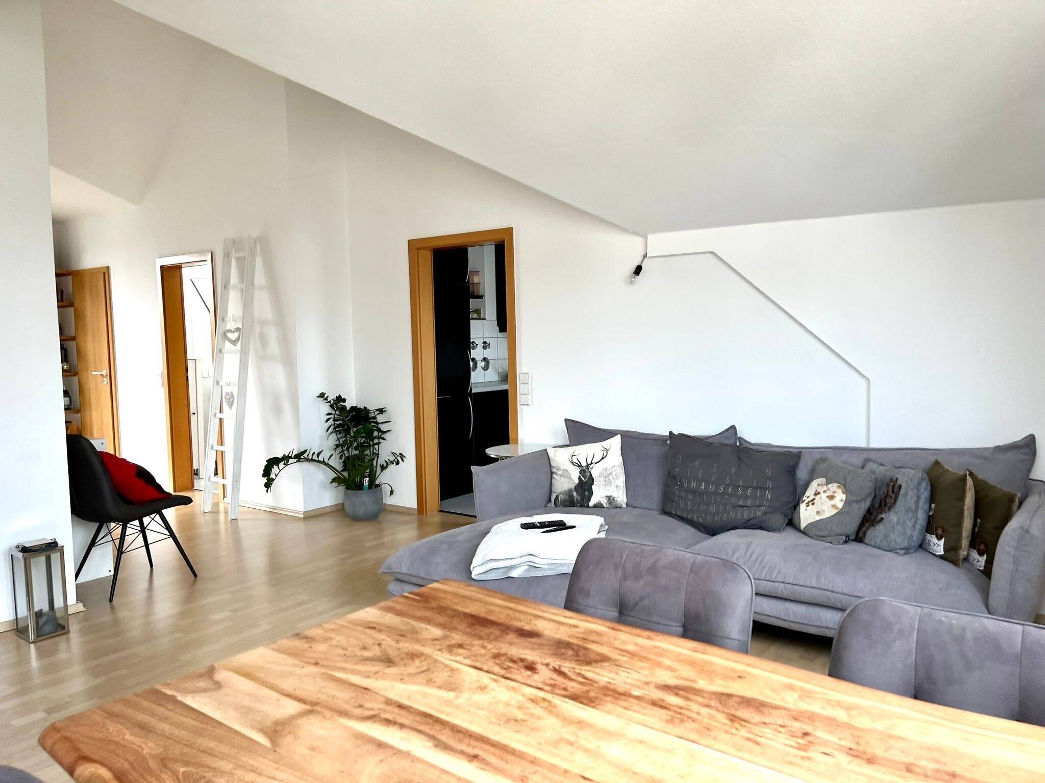 Traumhafte 2 Zi. DG-Wohnung in Rheinstetten-Forchheim zu vermieten, 76287 Rheinstetten