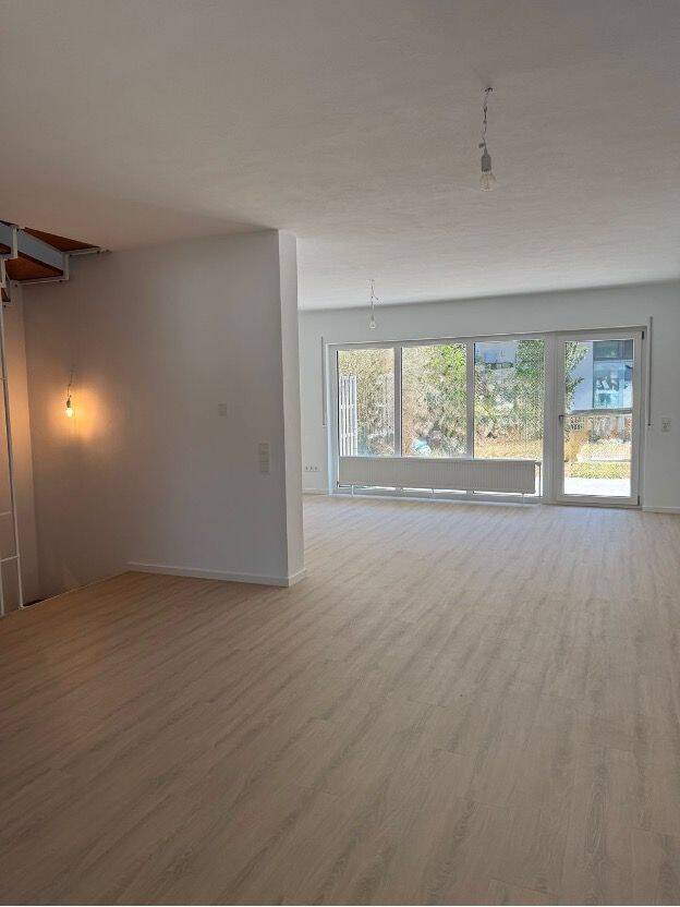 Fast wie Erstbezug: generalsaniertes Reihenhaus, 152 m², Garten, Südbalkon, 3 Bäder, Wärmepumpe, 63741 Aschaffenburg (Damm Innenstadt Leider Nilkheim Strietwald)
