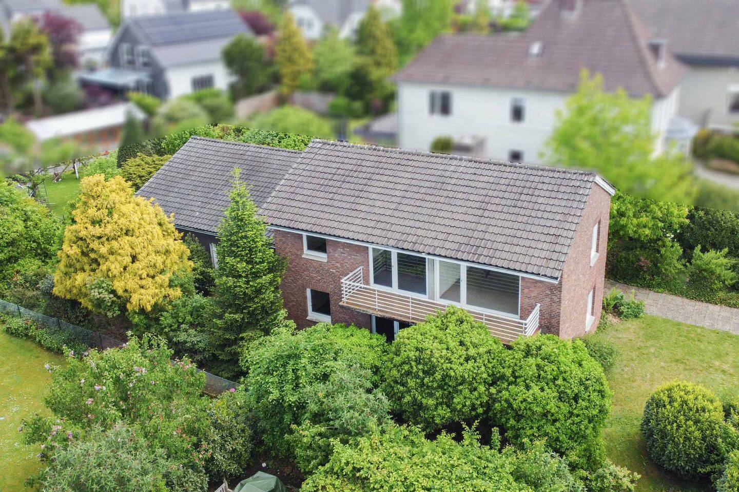 Viel Platz in Quelle: Einfamilienhaus samt Einliegerwohnung mit Potential, 33649 Bielefeld (Brackwede Holtkamp Quelle Ummeln)