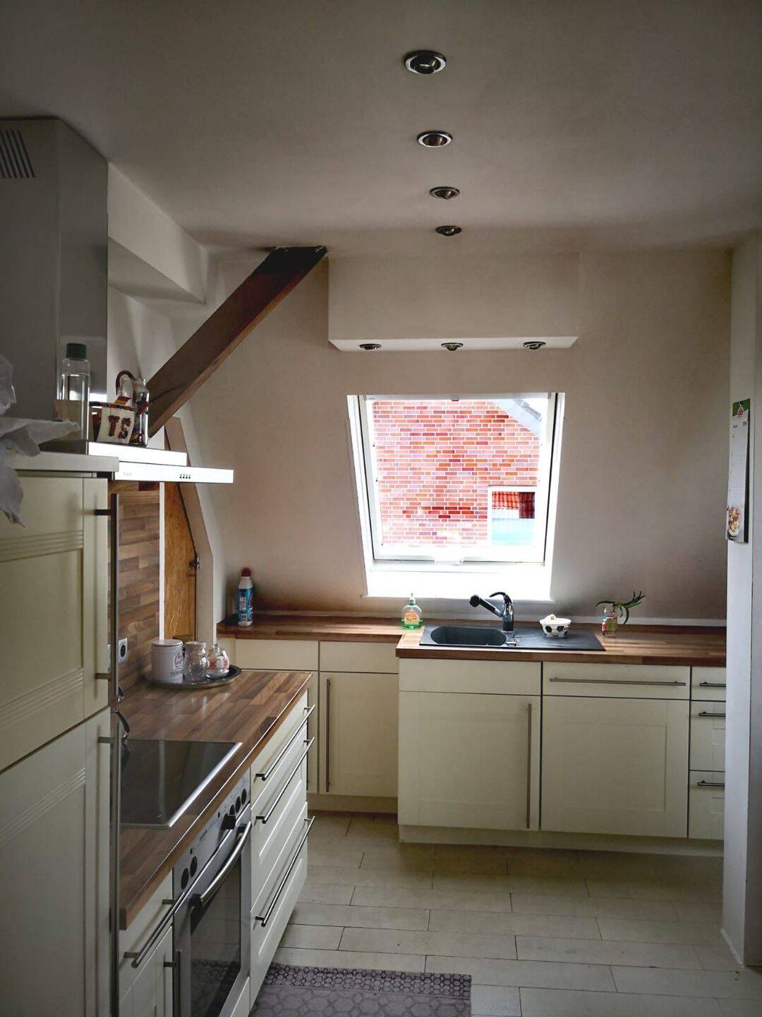 Gemütliche Dachgeschosswohnung in zentraler Lage ab 01.10. evtl. früher, 33378 Rheda-Wiedenbrück