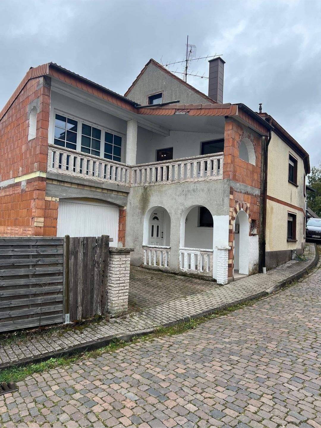 Mehrgenerationenhaus in ruhiger Lage in Clausen, 66978 Clausen