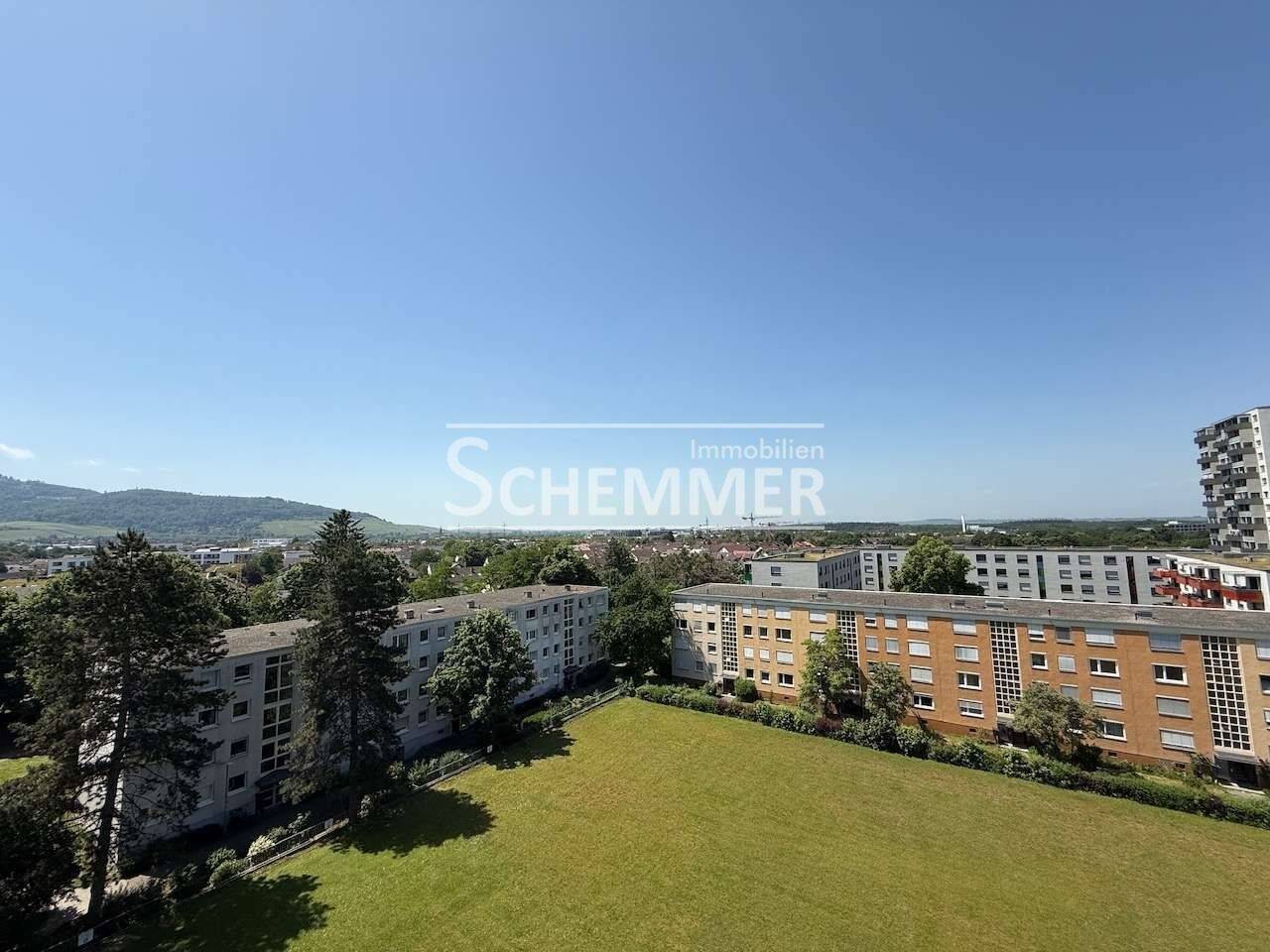 Freiburg-Weingarten ++ Ganz oben wohnen mit Ausblick (7. OG) inkl. TG-Box und EBK, 79114 Freiburg im Breisgau (Betzenhausen Haslach Sankt Georgen Stühlinger Weingarten)