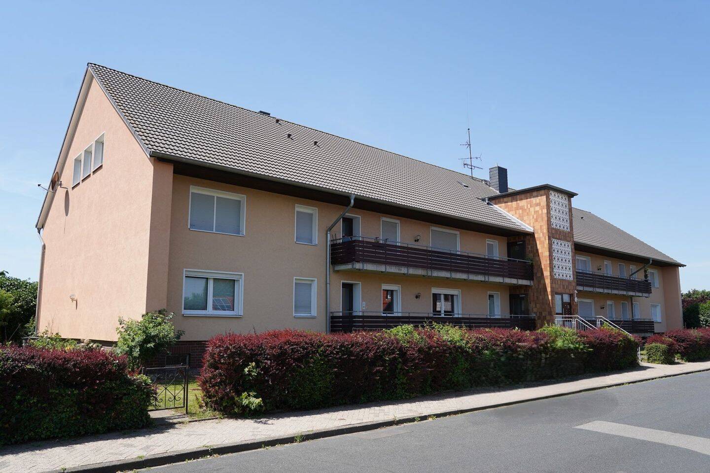 * 3-Zimmer-Wohnung mit Loggia & Garage * – in guter Lage im Ortskern von Sievershausen, 31275 Lehrte