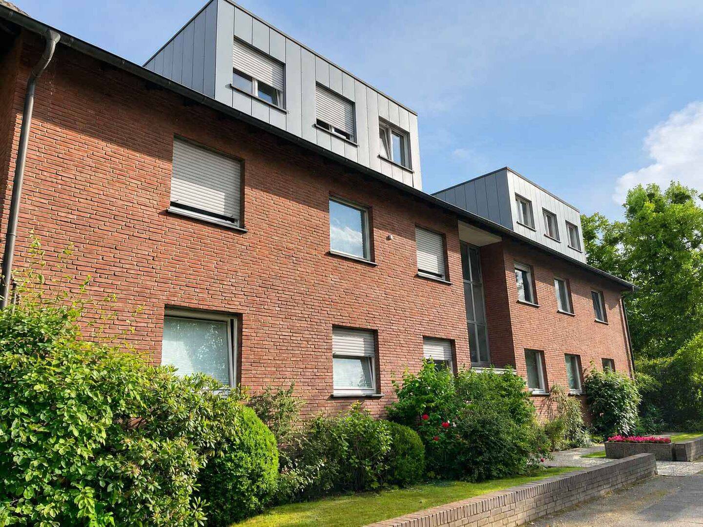 Frisch renoviert: Exklusive Dachgeschosswohnung mit großer Sonnenterrasse an der Jägerallee, 59071 Hamm
