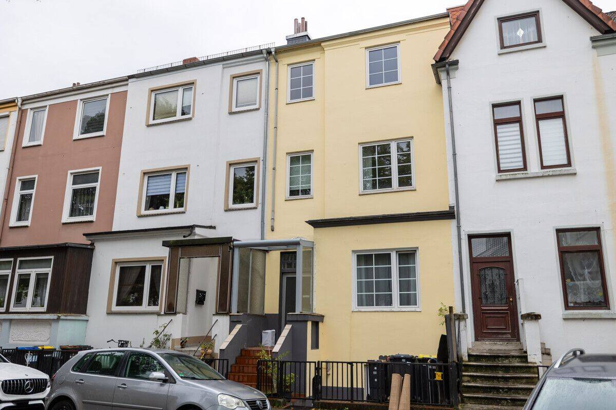 *** 4 PARTEIEN – 3 VERMIETET und 1 FREI – SOLLMIETE über 21.000 € p.a. – gute VERMIETBARKEIT ***, 28237 Bremen
