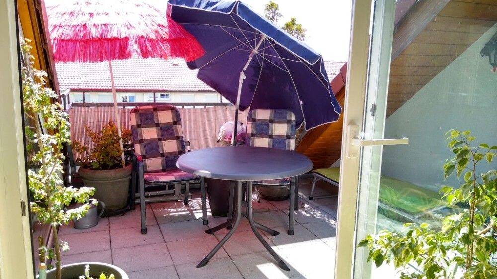 Oben Wohnen … Charmante Dachgeschoss- Wohnung mit sonniger Loggia …, 90478 Nürnberg (Dutzendteich Gleißhammer Glockenhof Sankt Peter Zerzabelshof)