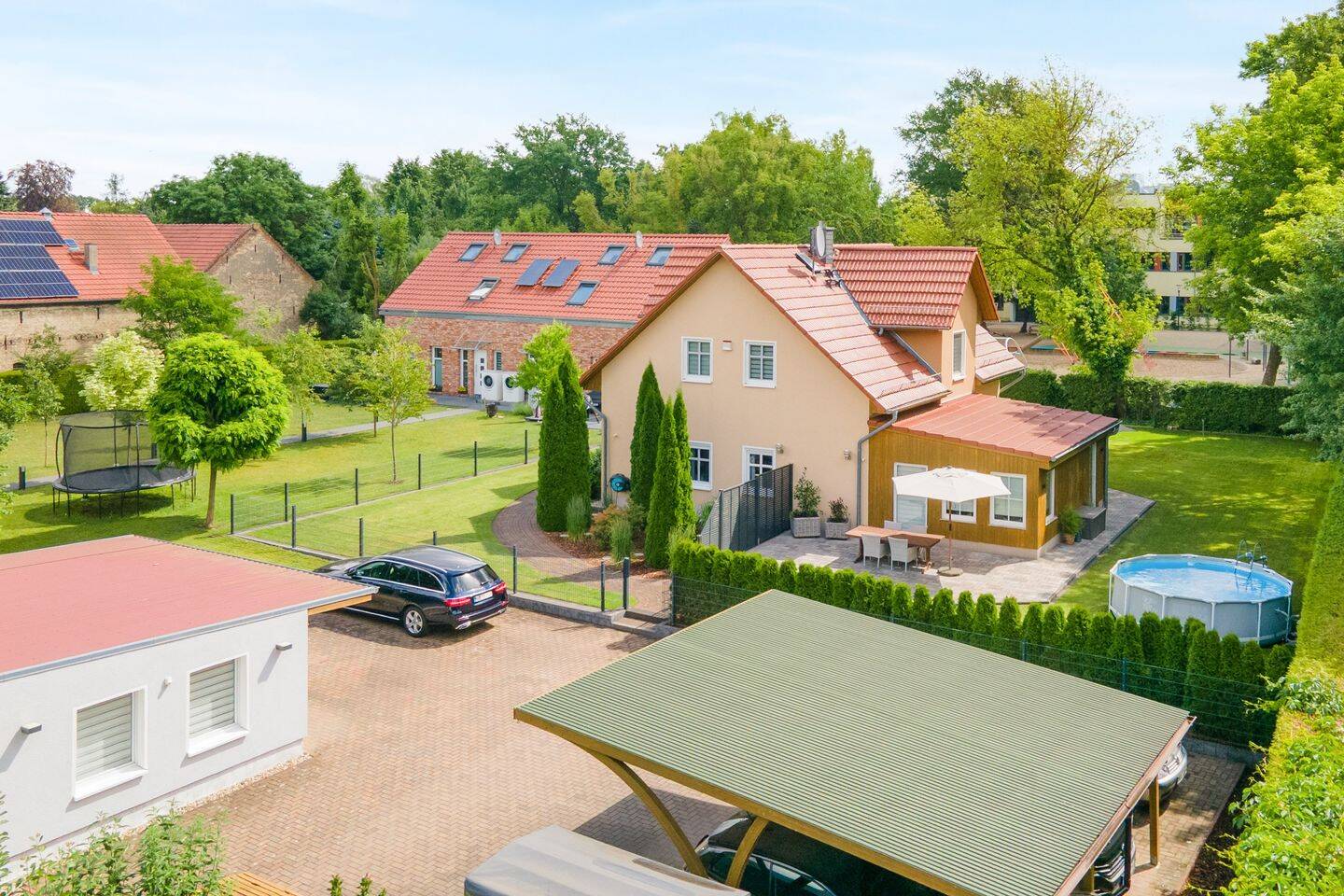 Bahnhofsnah mit bis zu vier modernen Wohneinheiten! EFH/ZFH + vermietetes Doppelhaus in Petershagen, 15370 Petershagen/Eggersdorf