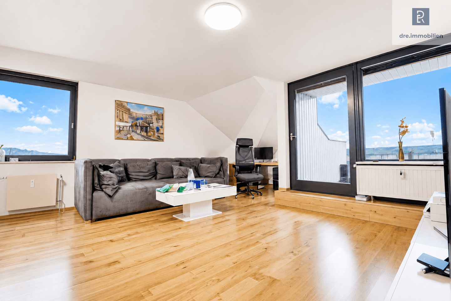 Düsseldorf-Lierenfeld: 2-Zimmer Wohnung mit kernsaniertem Badezimmer, Loggia sowie Außenstellplatz, 40231 Düsseldorf (Eller Lierenfeld)