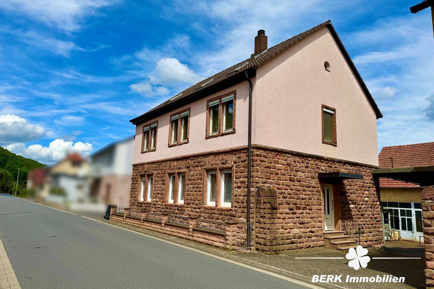 BERK Immobilien – Vielseitiges Mehrfamilienhaus mit Potenzial in Laudenbach, 63925 Laudenbach