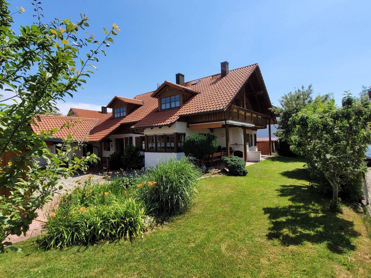 Großes, freistehendes Einfamilienhauses mit 5 Zimmern, Terrasse, Balkon und Garten in ruhiger Wohnlage in der Nähe vom Ammersee, 82299 Türkenfeld