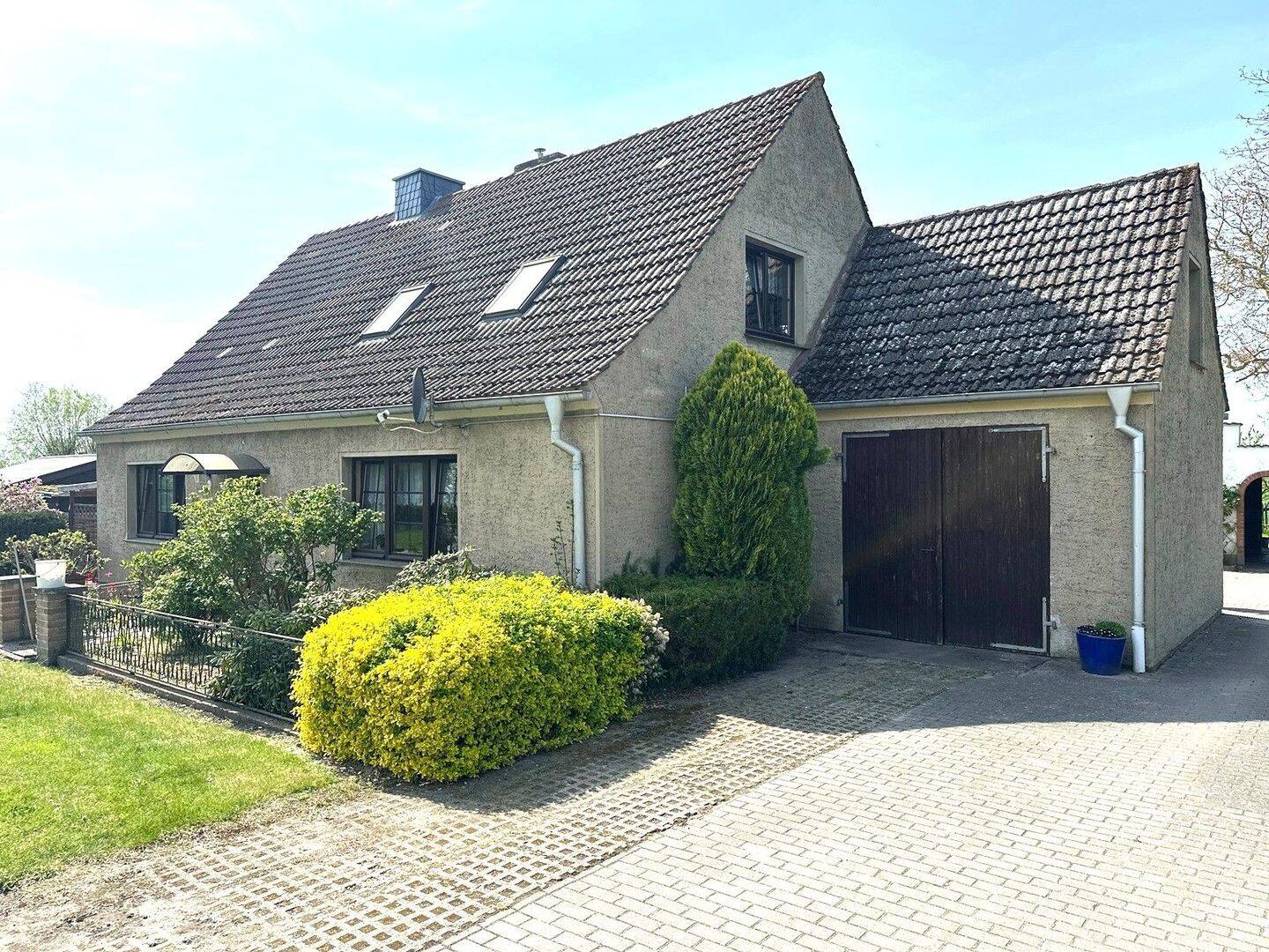 Viel Platz für die Familie oder zwei Generationen: Freistehendes Raumwunder mit XXL-Garten, Kaminen und Werkstatt!, 18320 Trinwillershagen
