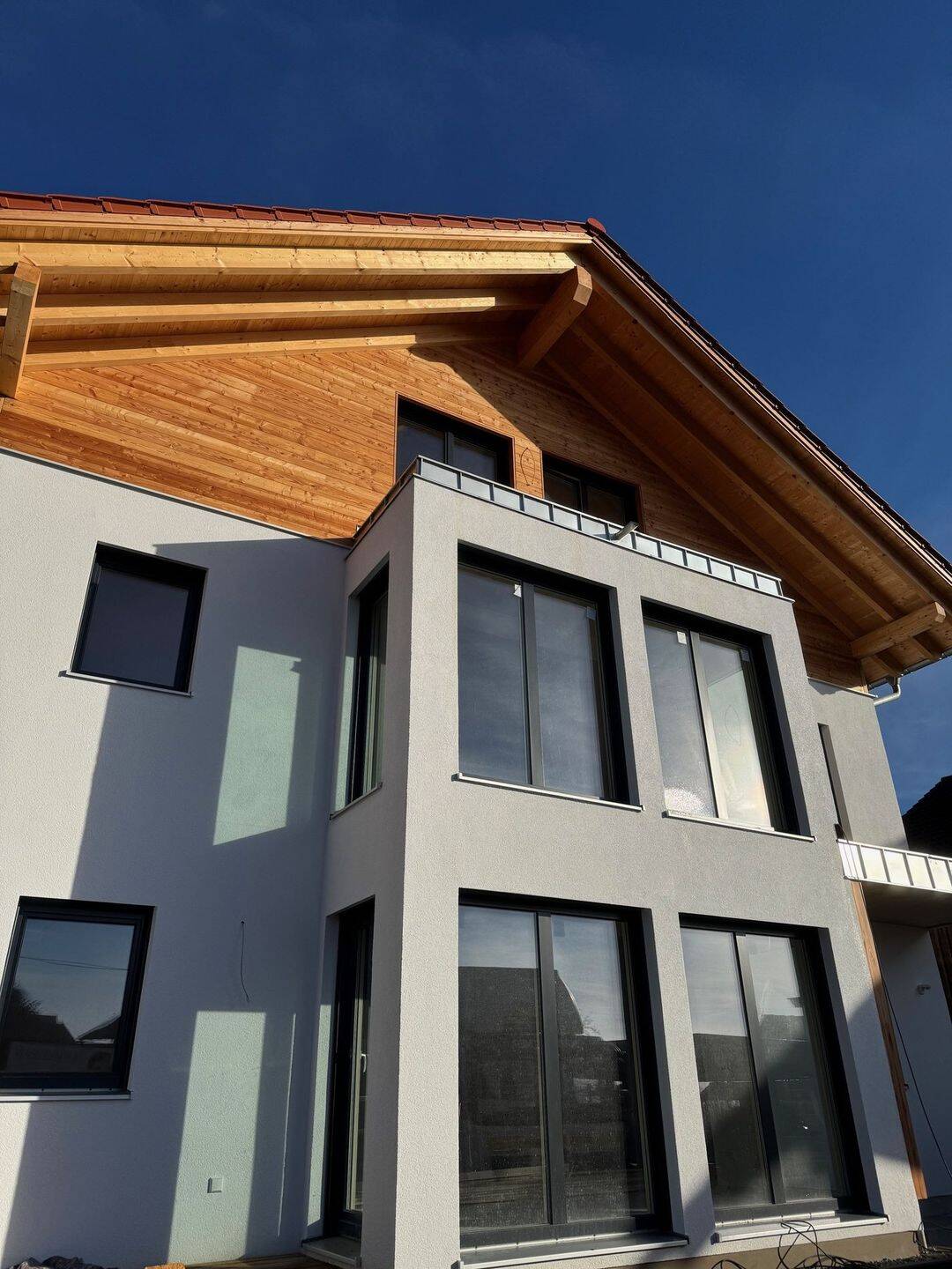Helle Erdgeschosswohnung mit Gartenanteil im neuen Holzhaus in Eurasburg, 82547 Eurasburg