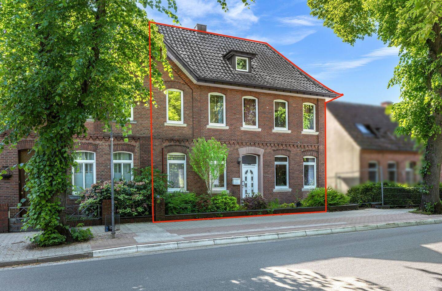 Bestand mit Perspektive – Raum für zwei Wohneinheiten: Doppelhaushälfte mit Förderchance in Meppen!, 49716 Meppen