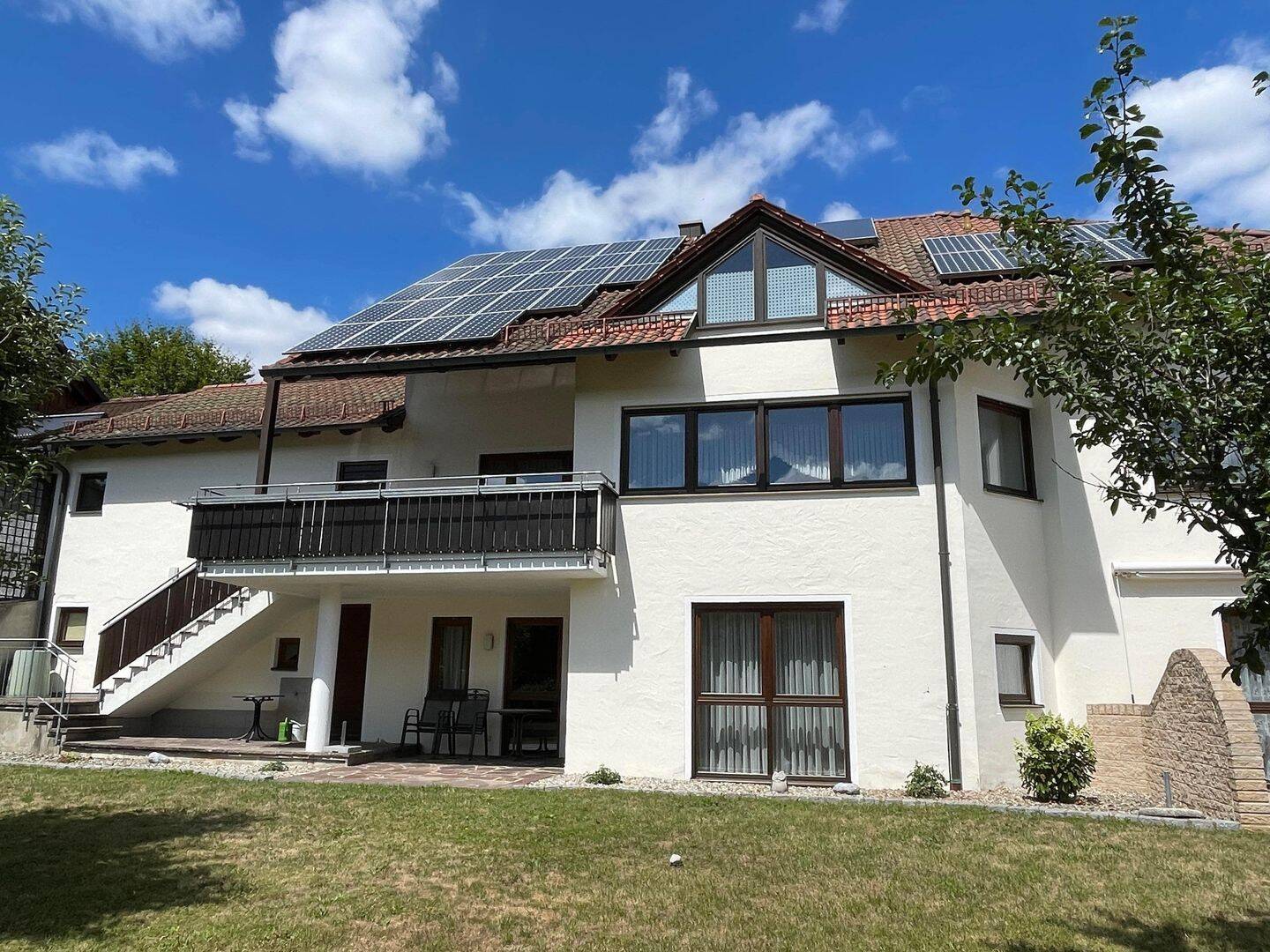 Attraktives Wohnhaus mit 2 Einliegerwohnungen auf der „Sonnenseite“ in Riedenburg, 93339 Riedenburg