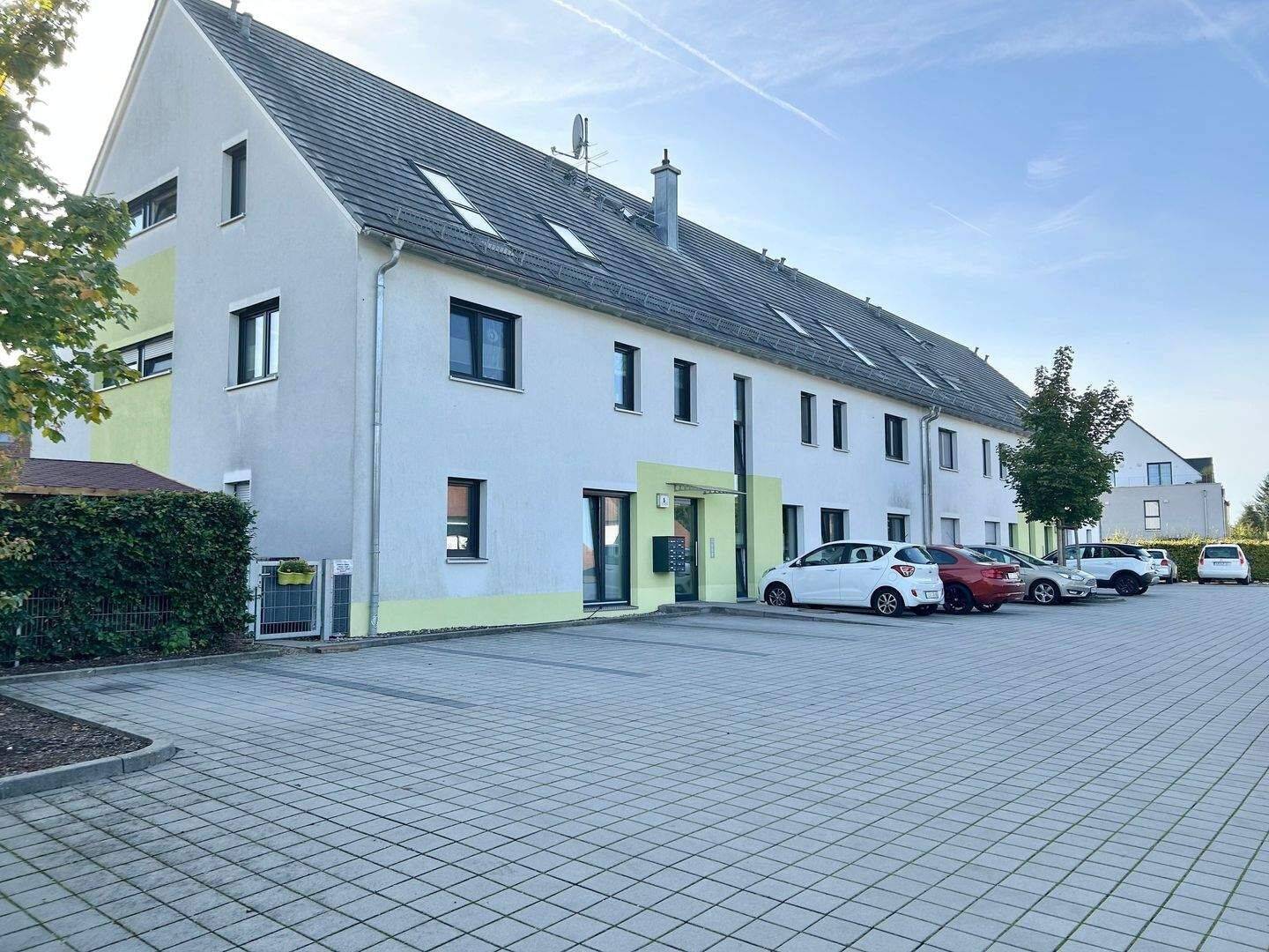 MODERNE VOLL MÖBLIERTE 1 ZIMMER SOUTERRAIN WOHNUNG MIT TERRASSE UND KFZ-STELLPLATZ, 91058 Erlangen (Bruck Eltersdorf Erlangen-Süd Sebaldussiedlung Tennenlohe)