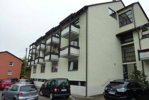 Gepflegte 1-Zimmer-Wohnung mit Terrasse, Einbauküche und Tiefgaragenstellplatz in ruhiger Lage von Randersacker. Ab 01.10.2026 bezugsfrei., 97236 Randersacker