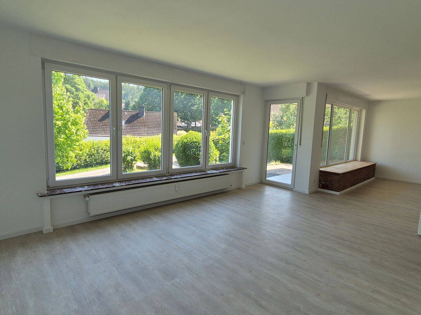 Sonnige und renovierte Erdgeschosswohnung in Detmold-Hiddesen, 32760 Detmold