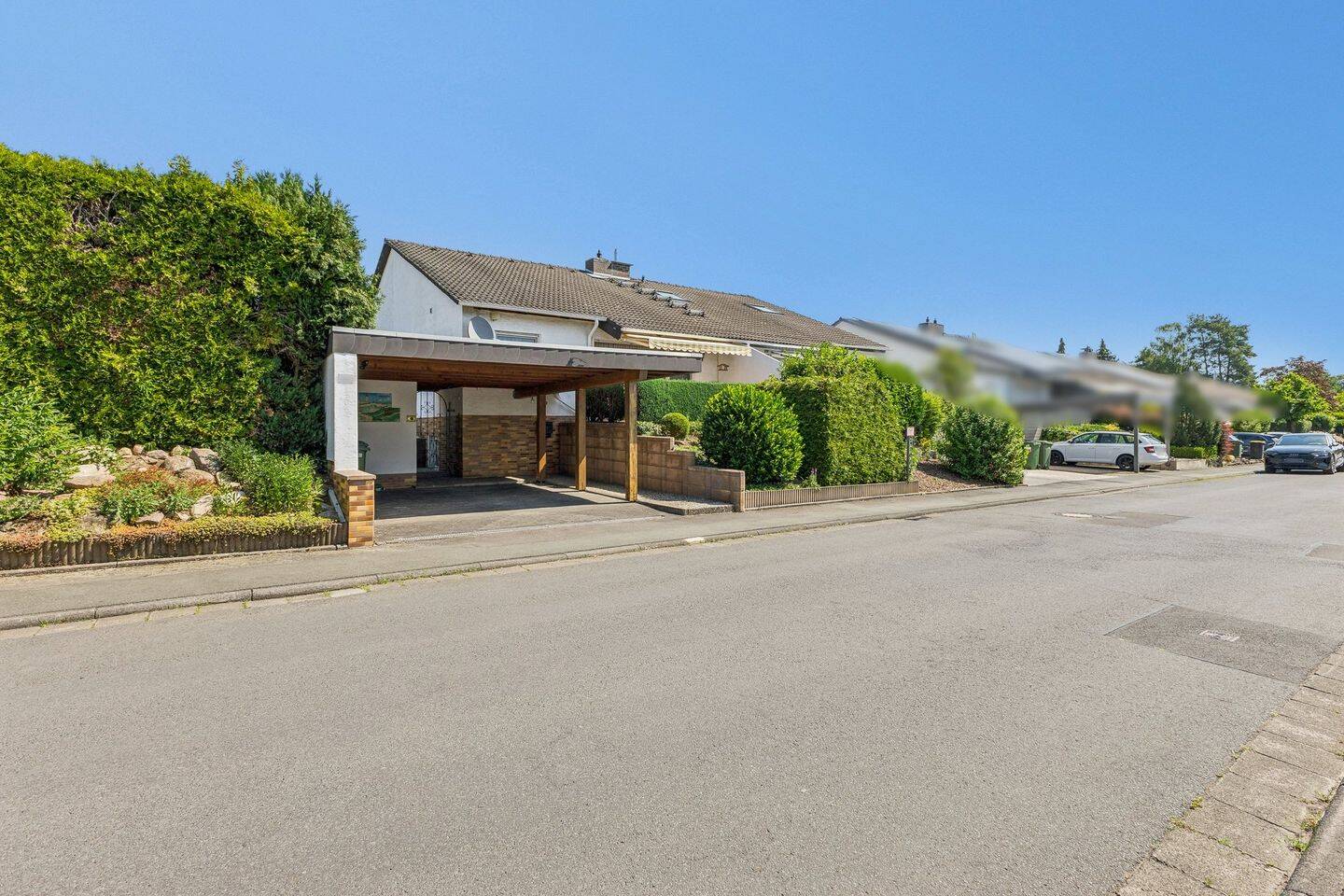 Gepflegte Doppelhaushälfte in ruhiger Feldrandlage mit Pool und Garten, 35415 Pohlheim