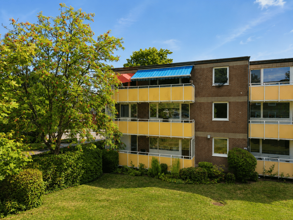 Großzügige 4-Zimmer-Eigentumswohnung mit sonnigem Balkon und eigener Garage, 24106 Kiel (Wik)