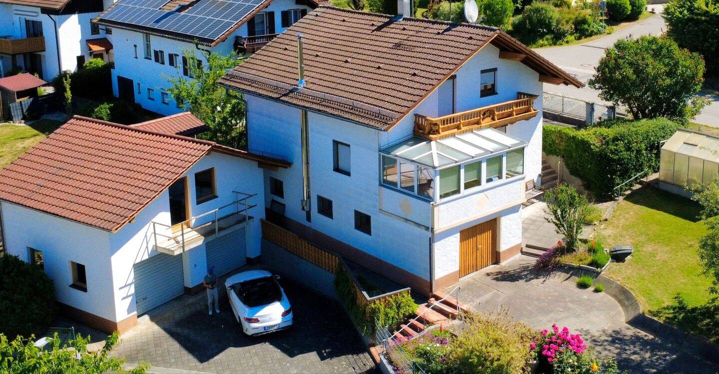 Romantische Liegenschaft mit zwei Nebengebäuden – bietet jede Menge Potential, 94086 Bad Griesbach i. Rottal