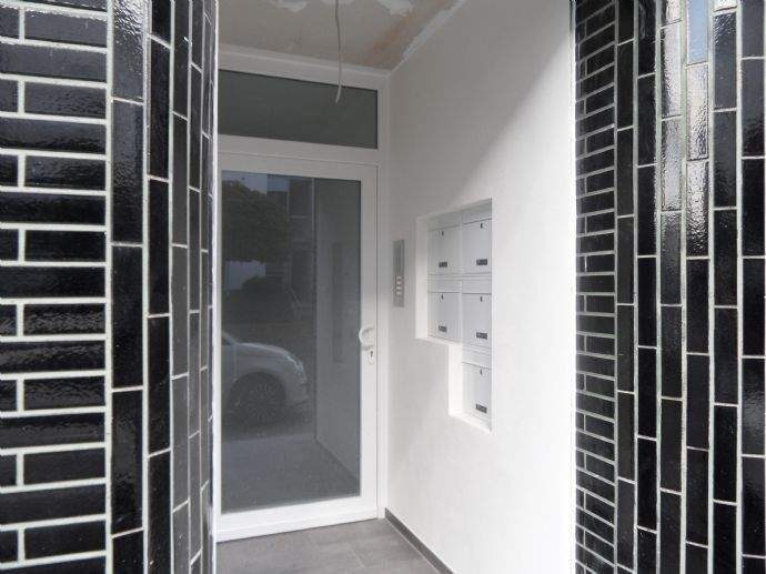 Köln-Sürth (Rheinnähe); helle, renovierte Dreizimmerwohnung mit großer Terrasse; WG geeignet, 50999 Köln (Rodenkirchen Hahnwald Sürth Weiß)