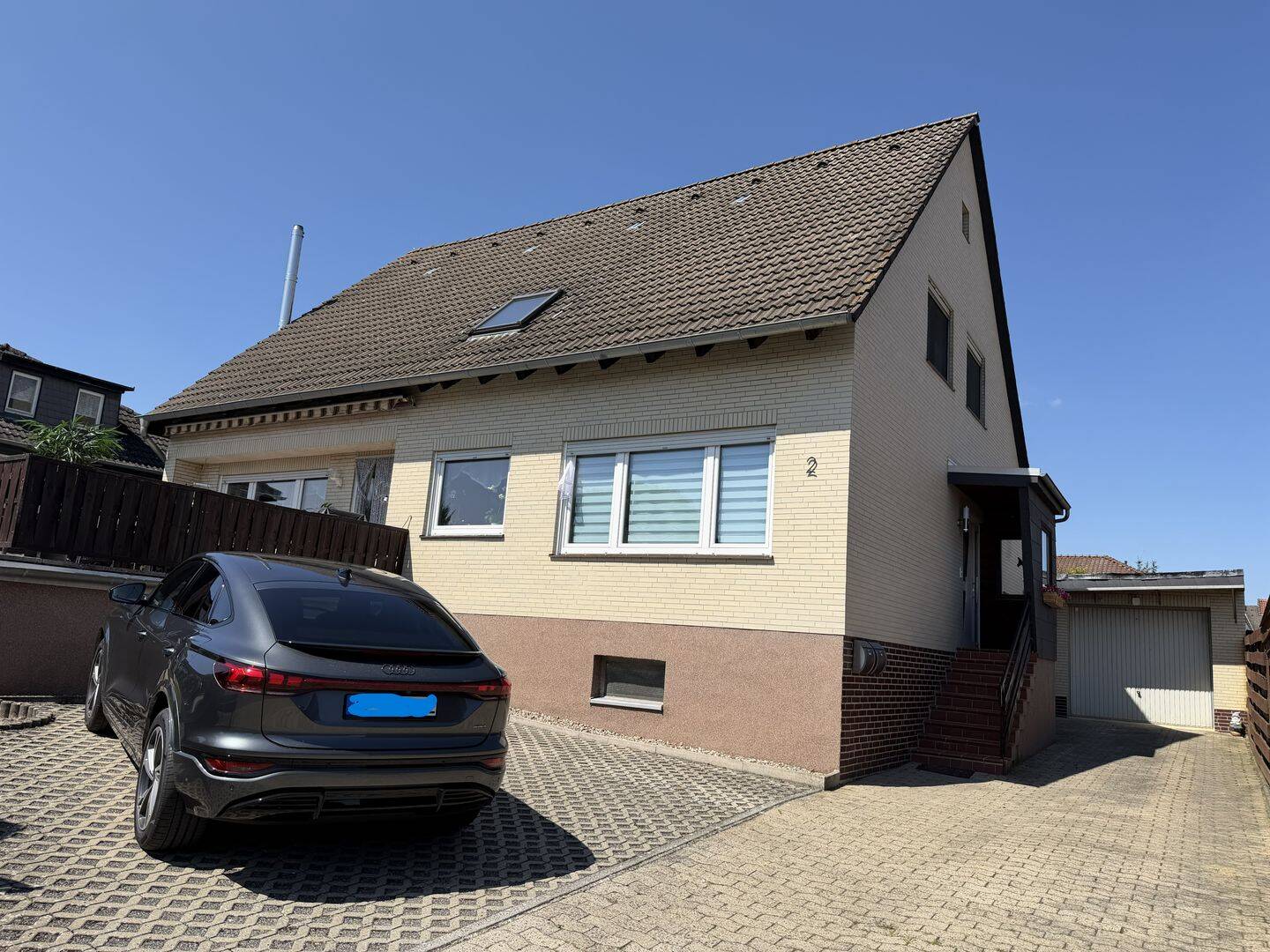 1-2-Familienhaus, 2 Garagen, Keller, Massivbauweise in Esbeck, 38364 Schöningen