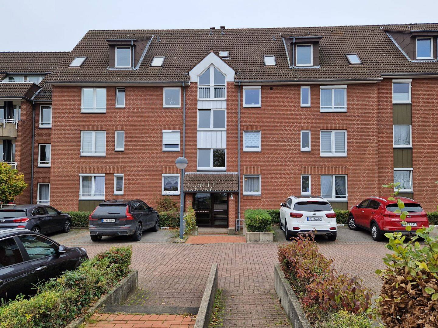 Gepflegte 4-Zimmer-Eigentumswohnung mit Balkon, Gäste-WC, 2 Parkplätze inklusive von Privat!, 30457 Hannover