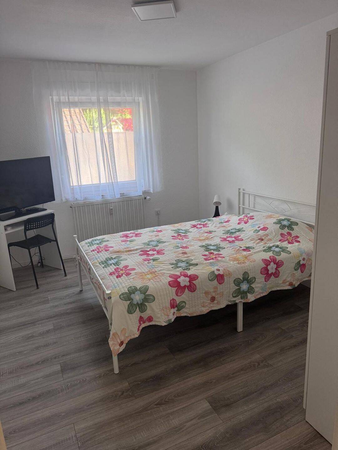 Möbliertes Zimmer mit Doppelbett in Walzbachtal (Nähe Karlsruhe) – Wohnen auf Zeit ab 1 Monat, 75045 Walzbachtal
