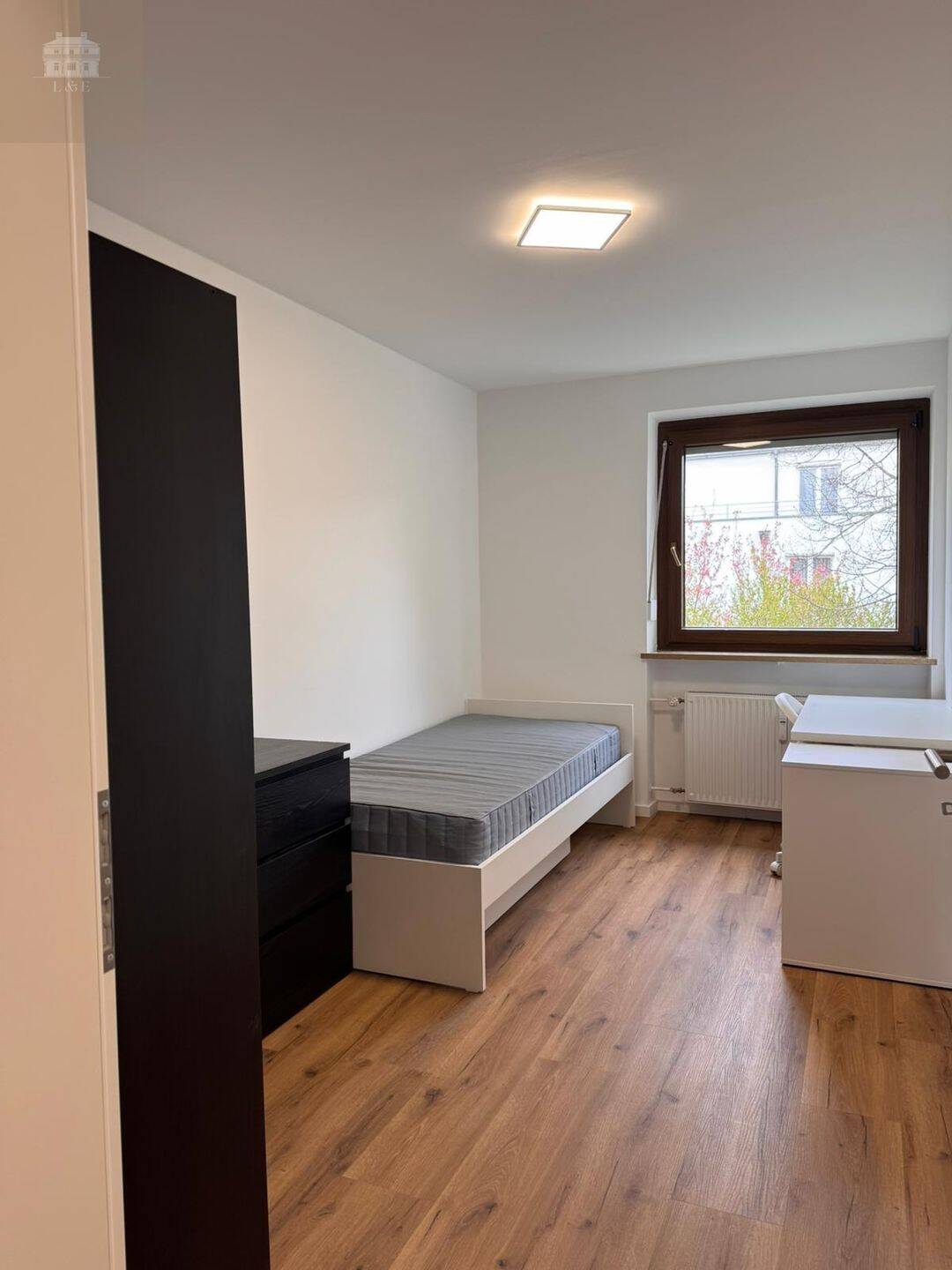 (4er WG) voll möbliertes WG-Zimmer in Augsburg