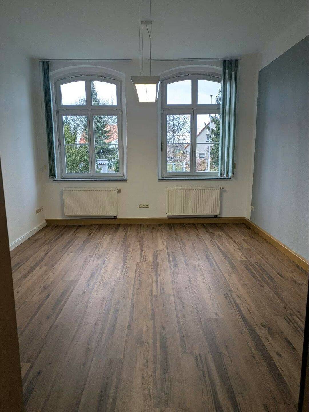 Modernisiertes Mehrfamilienhaus mit attraktiver Gewerbeeinheit – Ihre Investitionschance!, 2929 Rothenburg/O.L.