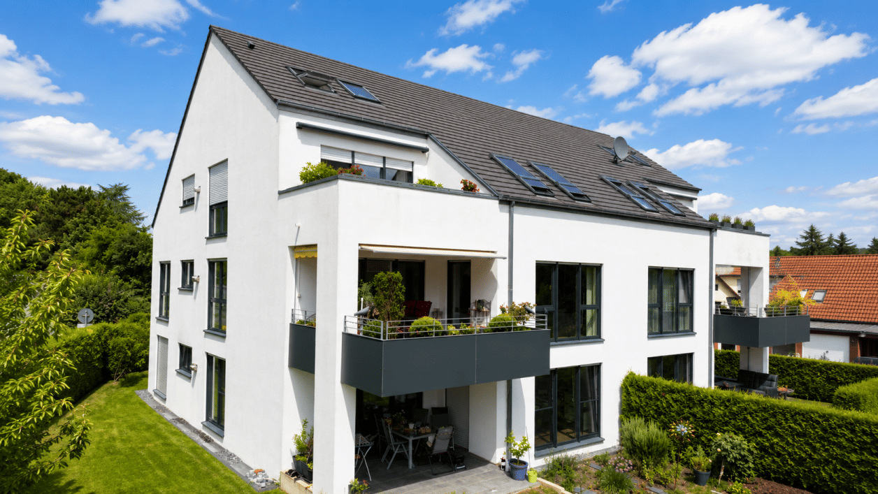 Lichtdurchflutete 4-Zimmer-Wohnung mit großer Loggia und Aufzug, 33729 Bielefeld (Altenhagen Brake Milse)