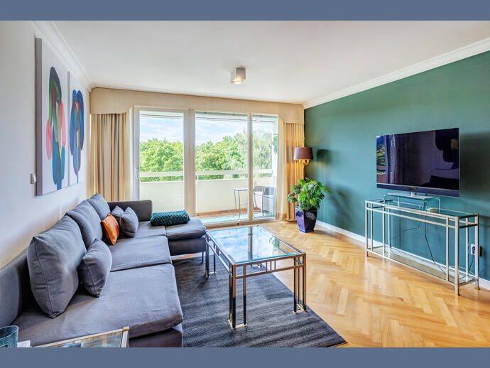Möbliert: Sehr schöne 2-Zimmer Wohnung im 6. OG mit Blick ins Grüne