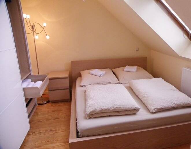 Gemütlich möblierte 2-Zimmer Wohnung( Endetage), Internet VDSL /WLAN Pauschalmiete 1.300,–€/Monat ! ab 01.10.2020, 22087 Hamburg (Mitte Hamm Hohenfelde Uhlenhorst)