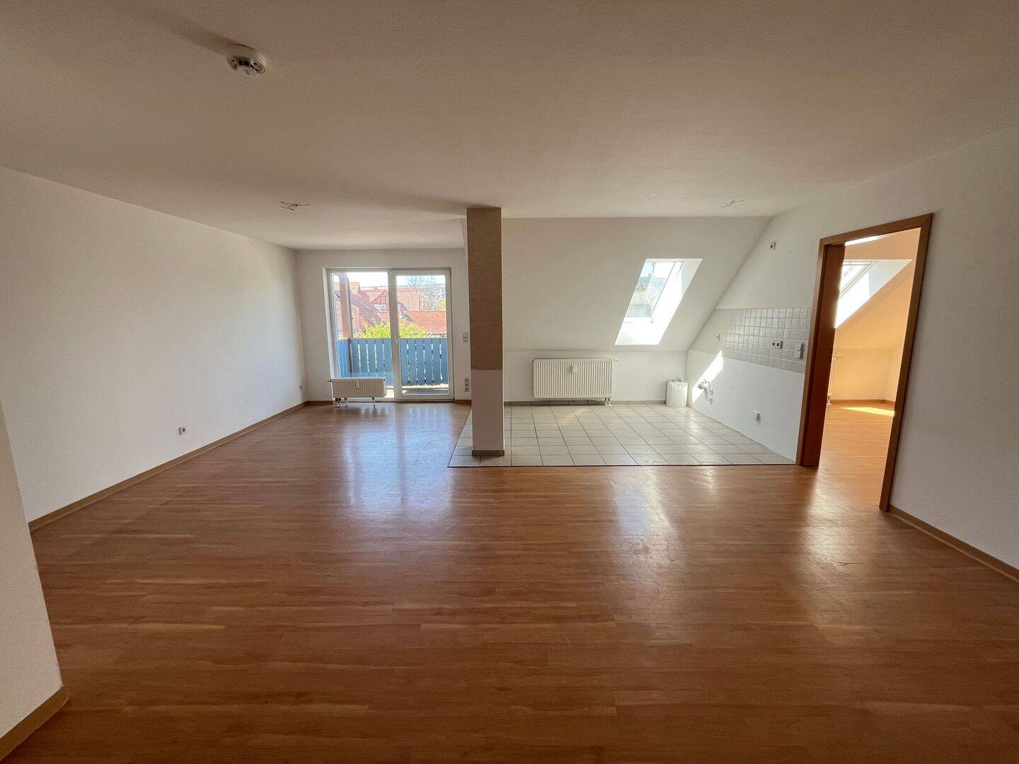 Ankommen & Aufatmen: Wohnglück mit Balkon in bester Lage – Stellplatz auf Wunsch möglich, 38820 Halberstadt